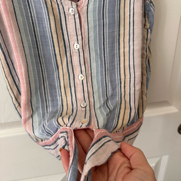 Striped Button-Down Tank Top - Picture 2 of 4